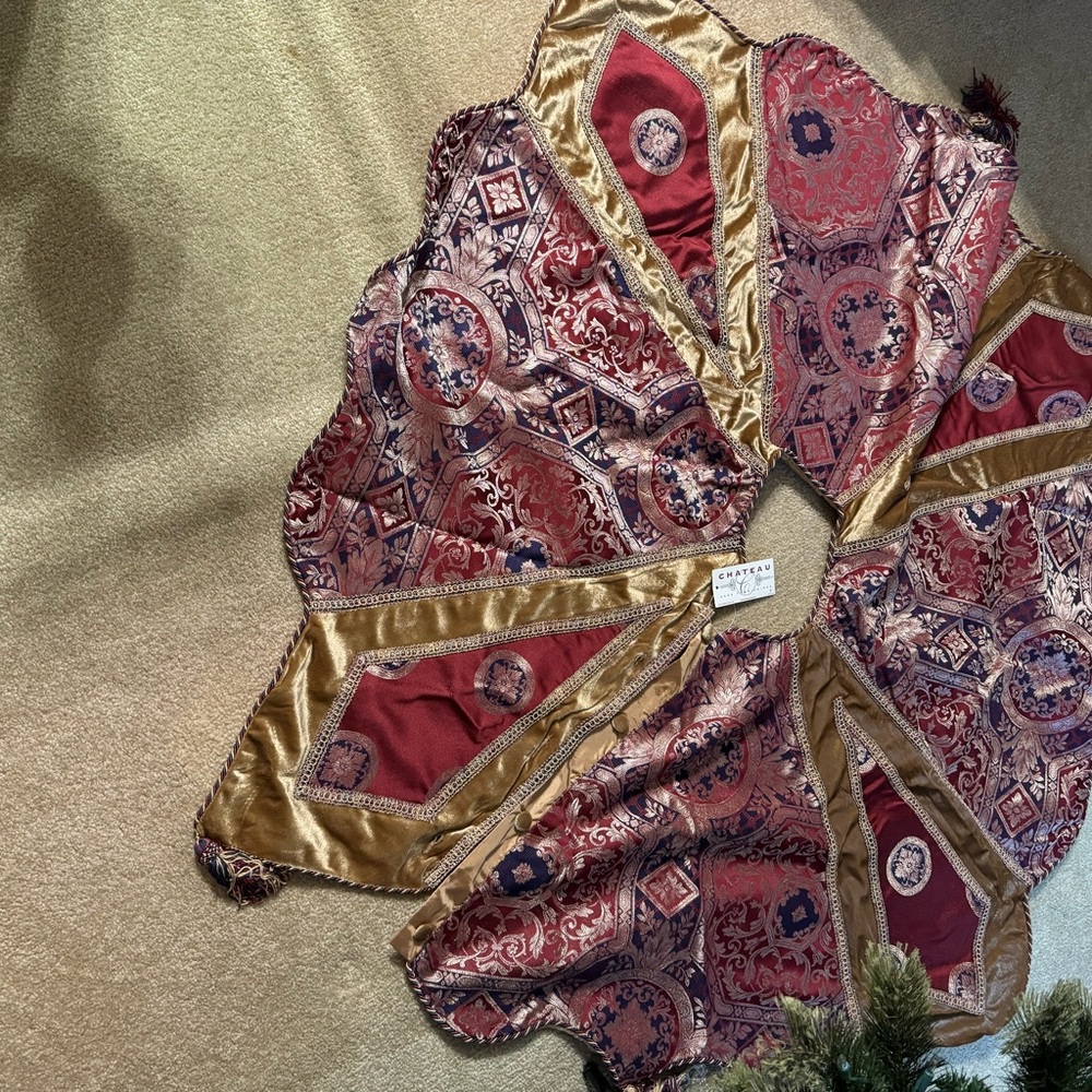 Elegant Red and Gold Tree Skirt - Picture 2 of 8